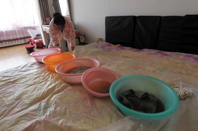 介休楼上漏水，住户失联，小区没物管，业主维权难！律师来支招……
